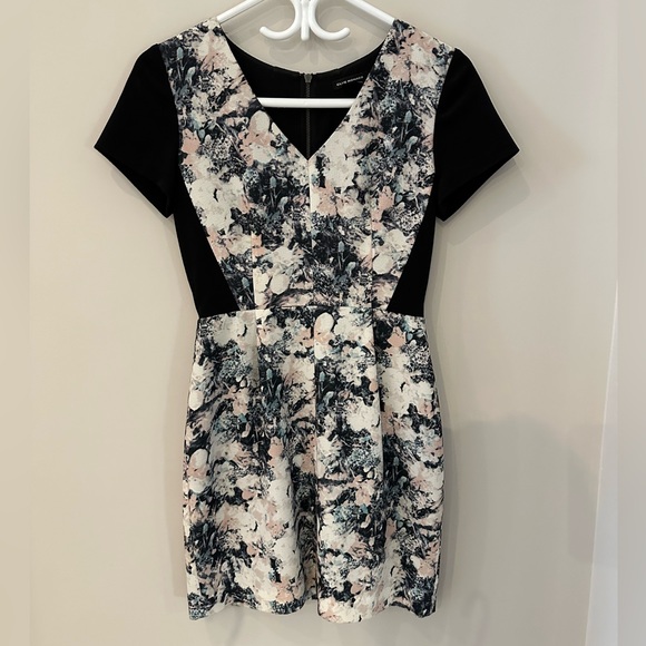 Beautiful Club Monaco wedding guest dress! Pockets! - Picture 2 of 3